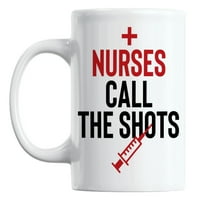 Медицинските сестри наричат ​​кадрите бяло керамично кафе и чай за медицинска сестра